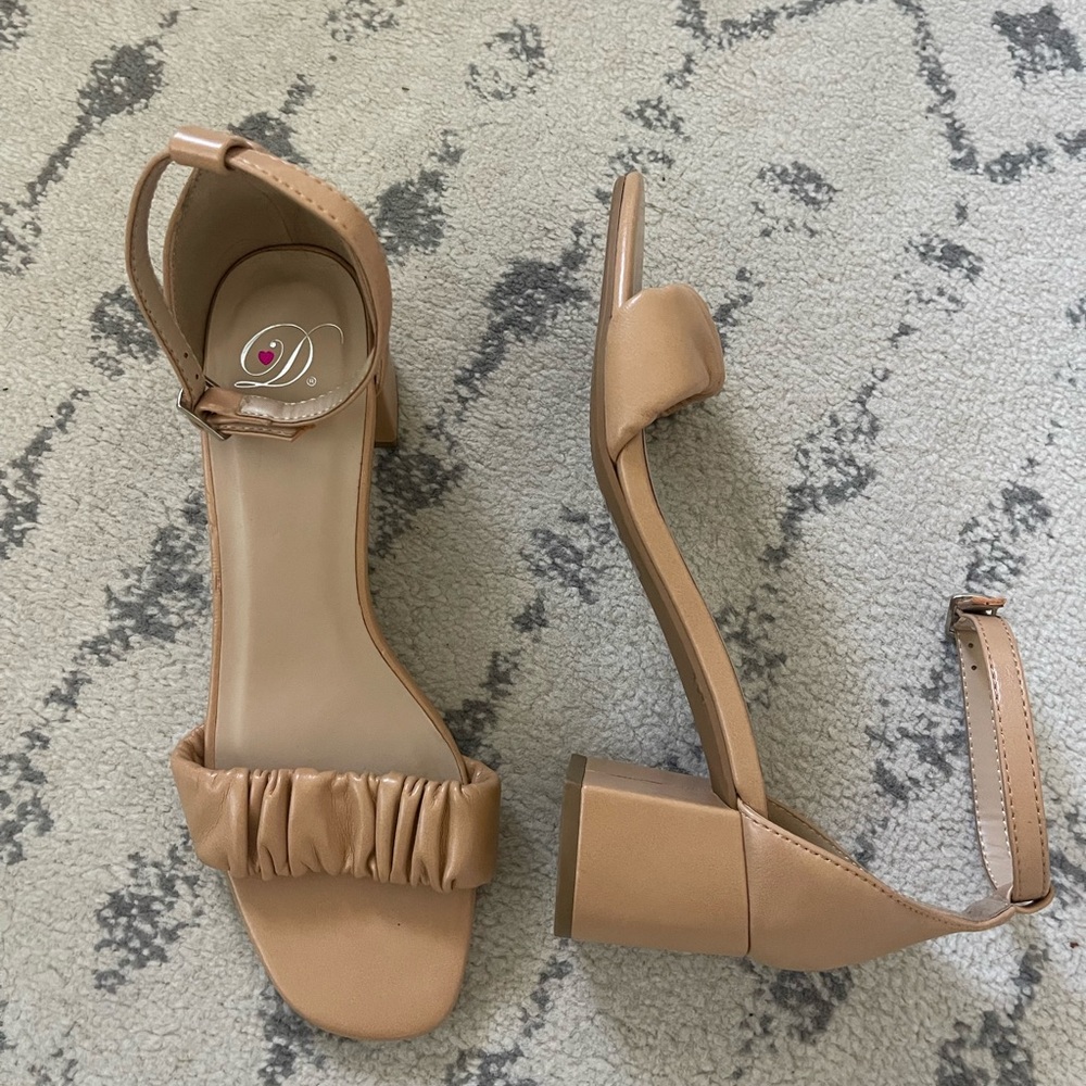 Heart in D Tan Block Heel Sandals
